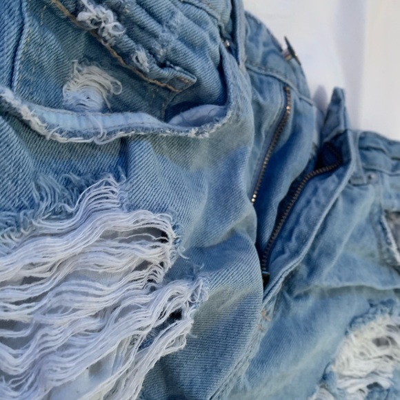 ✨Distressed Denim Shorts✨ - Picture 4 of 9